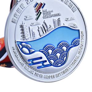 עיצוב לוגו מדליות מדליון מתכת בהתאמה אישית סגסוגת אבץ פרס צבע כחול שקוף צבע הרים הרים מדליית טיפוס עם סרט - Product Image 2