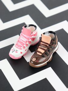 Chaussures de sport miniatures 3D à succès, 12 paires en boîtes mystères 100 % surprise, style anime, en plastique - Product Image 4