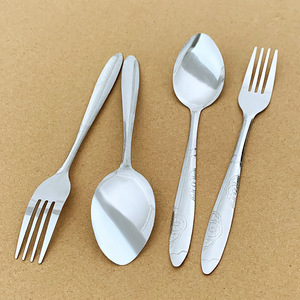 Ensemble de couverts en acier inoxydable à motif semi-entièrement gravé, comprenant couteau, cuillère et fourchette, couleur argent, pour fêtes et mariages - Product Image 4