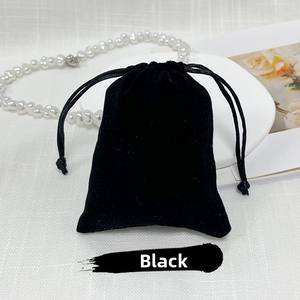 Vente en Gros Pochettes Noires en Velours à Cordon Contenant à Bijoux Flocqué pour Rangement et Emballage - Product Image 5