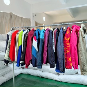 Vêtements d'occasion pour femmes Vestes d'occasion Vestes d'occasion Vestes Preloved Vente en gros - Product Image 3