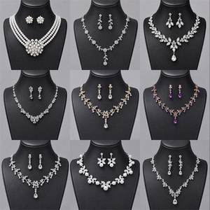 Juego de Joyería Nupcial de Lujo con Aleación y Diamantes de Imitación, 2 Piezas (Collar y <span class=keywords><strong>Pendientes</strong></span>) / 3 Piezas (Tiara y Corona) para Boda, Concurso o Fiesta de Noche - Product Image 2