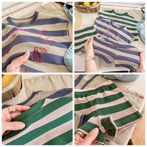 Enfants ensembles <span class=keywords><strong>2023</strong></span> été garçons et filles à manches courtes Shorts gaufré rayure deux pièces ensemble enfant en bas âge bébé fille vêtements tenue - Product Image 2