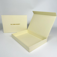 Caja de Regalo Magnética Plegable de Cartón Rígido de Lujo con Papel Texturizado y Estampado en Dorado para Empaque de Regalos de Ropa