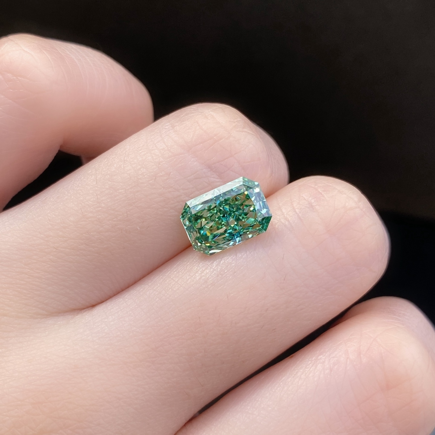RA Fancy Vivid Green 3.23CT VS1