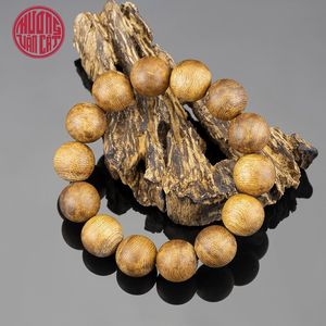 Bracelet en bois d'agar malaisien, perles rondes de 16 mm, teinte rouge, avec grain naturel riche, bijou élégant en bois d'oud - Product Image 3