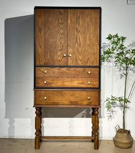 Credenza Vintage Marrone in Legno Massello con Gambe Tornite, 2 Ante e 3 Cassetti, Ampio Spazio di Archiviazione, Stile Retrò - Product Image 5