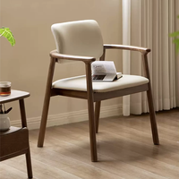 Chaise de salle à manger en bois de frêne massif de designer italien avec revêtement en cuir, fauteuil moderne minimaliste pour la maison et les restaurants