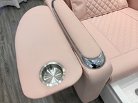 Fauteuil de pédicure électrique rose poudré avec bassin lumineux LED pour les pieds, design inclinable de luxe pour spa haut de gamme