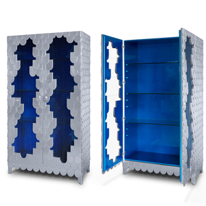 Gabinete de Almacenamiento para Entrada, Inspirado en el Estilo Urbano, con Acabado Plateado Brillante, Estantes de Vidrio y Refuerzo Metálico - Product Image 3