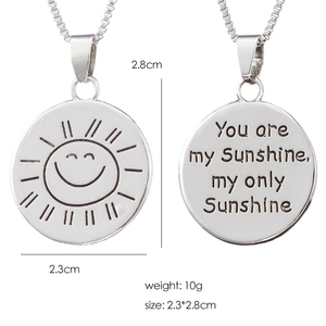 Collana con Ciondolo in Lega di Zinco Placcato Argento, <span class=keywords><strong>Gioielli</strong></span> alla Moda con Disco Bifacciale Inciso con Scritta 'You Are My Sunshine' e Faccina Sorridente - Product Image 4