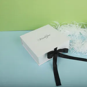 Caja de papel de cartón con Cierre magnético, caja de regalo negra rígida mate de lujo con logotipo personalizado