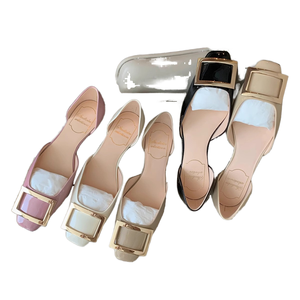 รองเท้าบัลเล่ต์ส้นเตี้ยทรงเหลี่ยมประดับเพชร พีวีซี คุณภาพสูง สำหรับผู้หญิง แฟชั่นฤดูร้อน เหมาะสำหรับงานแต่งงาน - Product Image 1