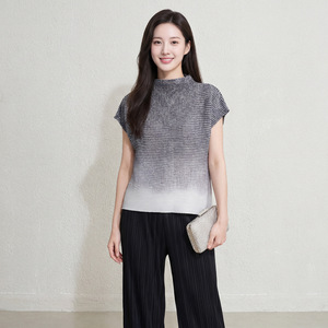 PY Korean Style Casual Slim Fit Pleated Eco-Friendly Women's Geometric Pattern Print Stand Collar Short Sleeve Blouse 100% - Product Image 3