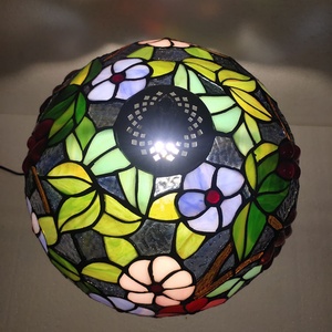 Lampe de table Tiffany artisanale de 12 pouces en verre teinté antique, luminaire suspendu spécial pour salon, café, ou comme lustre fruité - Product Image 5