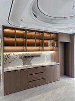 Buffet moderne de luxe OMIYA sur mesure avec vitrine intégrée, porte en verre, éclairage LED, comptoir en marbre, écologique, pour salon