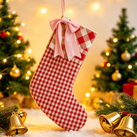 Meia de Natal de Lona Xadrez Personalizada por Atacado com Detalhe de Laço para Decoração de Feriado em Estilo Fazenda