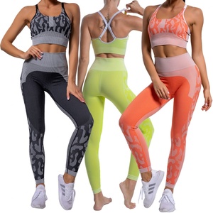 Ensemble de sport 2 pièces pour femme, vêtements de fitness et yoga, short de yoga inclus - Product Image 4
