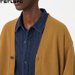Cárdigan Personalizado de Lana de Cordero para Hombre, Amarillo Mostaza, Cuello en V, Bolsillos de Parche, Estilo Urbano, Fabricantes de Suéteres para Hombre al por Mayor - Product Image 2