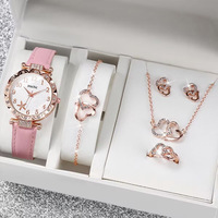 Montre pour femme avec strass en forme de cœur, coffret cadeau comprenant un cache-montre