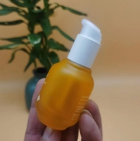 Flacon pompe en verre de 30 ml personnalisé (forme d'ampoule, couleur personnalisée) OEM pour sérum de soin de la peau, crème pour le visage, huile essentielle, crème BB, emballage cartonné