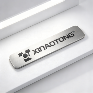 Placa de Identificación Magnética de Metal Electrochapado con Logotipo Personalizado, sin Orificios para Pines, para Uniformes de Empleados Corporativos - Product Image 5