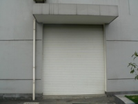 Porte de volet roulant en aluminium isolant étanche Porte de chambre préfabriquée pour entrepôts