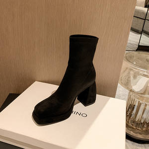 حذاء نسائي ممتاز من جلد الغزال الروماني CE ROHS توي 8 من جلد الخنزير مربع إصبع القدم يسحب في فصل الشتاء والخريف والربيع - Product Image 1