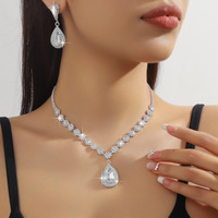 2025 Vente Chaude Moyen-Orientale Ensemble de Bijoux de Mariage Arabe Élégant en Cristal Strass Goutte d'Eau Collier Boucles d'Oreilles Bracelet