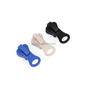 Dụng Cụ Kéo Khóa Kéo Bằng Nhựa Bán Sỉ Từ Nhà Máy Đầu Kéo Khóa Kéo Chất Lượng Cao Đầu Kéo Khóa Tự Động Khóa Pom Khóa Kéo Và Thanh Trượt Cho Túi - Product Image 6