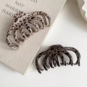 Autumn and Winter New <strong>Leopard</strong> Print Hair <strong>Claw</strong>, High-end Feel, Back-of-head Updo Shark Clip Hair Accessory - Product Image 1