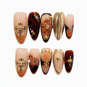 Uñas Postizas en Forma de Almendra con Diseño Degradado Estilo Francés, Metálicas en Relieve, Pre-Diseñadas con Pegamento - Product Image 1