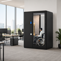 Cabine de bureau moderne et accessible insonorisée, cabine acoustique en verre et aluminium, cabine téléphonique silencieuse pour fauteuils roulants