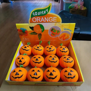 Jouet anti-stress souple à récupération lente en PU, en forme de citrouille d'Halloween réaliste, style alimentaire, fabriqué au Zhejiang - Product Image 1