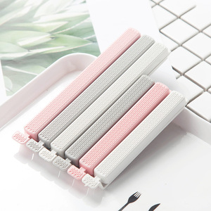 Clips de sacs alimentaires magnétiques en plastique étanches, design pliable écologique, multifonctionnels, certifiés LFGB, anti-fuite pour la cuisine - Product Image 1