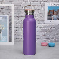 Bouteille d'eau isotherme en acier inoxydable de 750 ml, couleur violette, pour le sport, la gym, le cyclisme, les voyages, avec bouchon à poignée en bambou