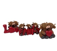 Figurine d'animal mignonne, statue de bovins des Highlands en résine, ornement de dessin animé, décoration de la Saint-Valentin peinte à la main