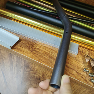 Prix usine 1 pouce de diamètre anodisé 6061 T6 <span class=keywords><strong>Tube</strong></span> en <span class=keywords><strong>aluminium</strong></span> extrudé motif <span class=keywords><strong>carré</strong></span> enduit de poudre finition flexion incluse - Product Image 6