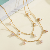 Collares Minimalistas Ajustables de Acero Inoxidable con Baño de PVD de 18K, Resistentes al Agua, Hipoalergénicos, con Perlas de Agua Dulce en Capas para Mujer