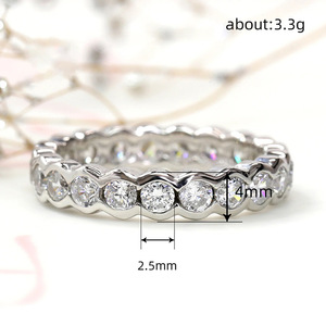Anello da donna Q886 in oro con fascia eternity, cristalli taglio brillante rotondo e strass incastonati a canale, per uso quotidiano - Product Image 5