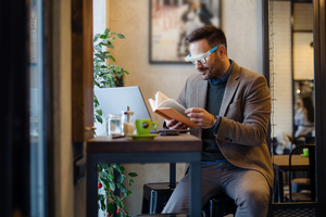 Lunettes de luminothérapie portables ODM pour clients - Lampe portable pour usage au bureau - Soulagement naturel des problèmes de sommeil, du décalage horaire et de l'humeur saisonnière - Product Image 6