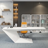 Scrivania Moderna Grande per Dirigenti e Manager, Arredamento per Ufficio Semplice con Verniciatura a Forno, Tavolo Direzionale in Stile Legno