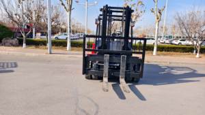 รถยกเครื่องยนต์ดีเซลความสูง3-6ม. 8000กก. รถยกดีเซลถ่วงดุล - Product Image 4