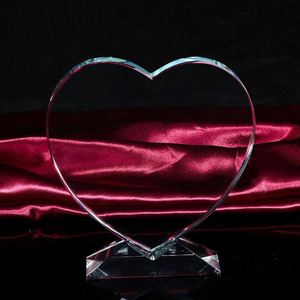 Trophée en cristal K9 fait main en forme de cœur, avec logo personnalisé et cadre photo numérique 3D, idéal pour les cadeaux d'anniversaire et de mariage – Direct Usine - Product Image 1