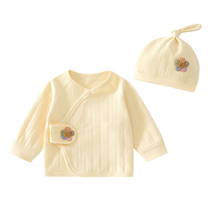 Blouse mi-longue pour nouveau-né 0-3 mois en pur coton sans couture, vêtements de bébé printemps-automne unisexe avec bonnet et hochet - Product Image 5
