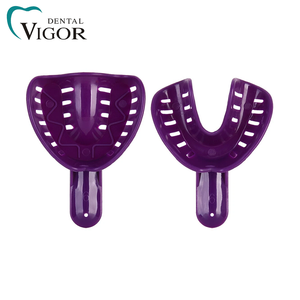 Plateaux d'empreinte dentaire colorés autoclavables en plastique perforés, pour arcades supérieure et inférieure, tailles mixtes adulte et enfant - Product Image 2