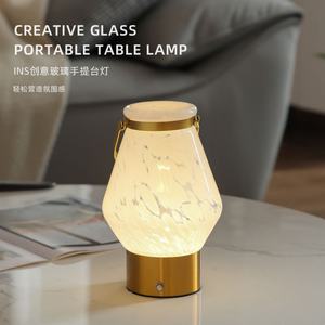 Lampe de table portable rechargeable de style nordique moderne, veilleuse de chevet créative et simple avec ambiance en verre antique - Product Image 3