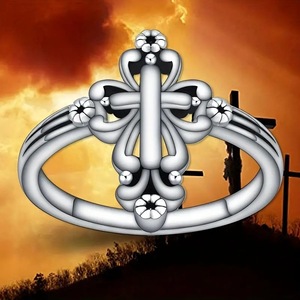 Bague croix en argent avec sertissage clos, unisexe, bijoux religieux chrétiens, joaillerie fine T0653 - Product Image 1