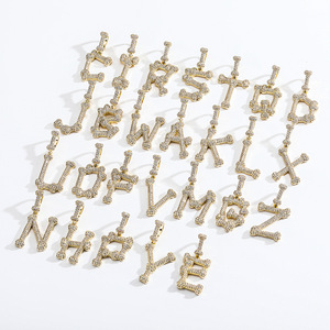 Collar Deportivo Europeo Americano de Moda con Colgante de Hueso de Diamante y Letras Aleatorias Combinadas de la A a la Z, en Oferta - Product Image 3