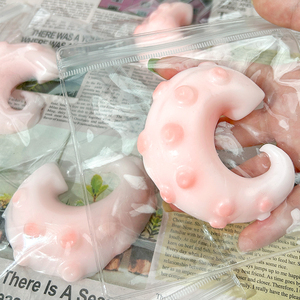 Nuevos Juguetes de Silicona con Forma de Tentáculos de Pulpo, Juguetes Antiestrés Novedosos con Forma de Patas de Pulpo - Product Image 2